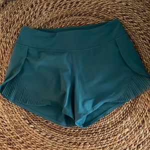 Play off the pleats shorts - Lululemon 4